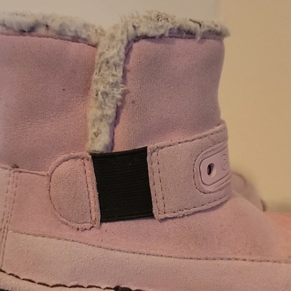 CHILDREN'S CROCS PINK BOOTS (sz 11)‎